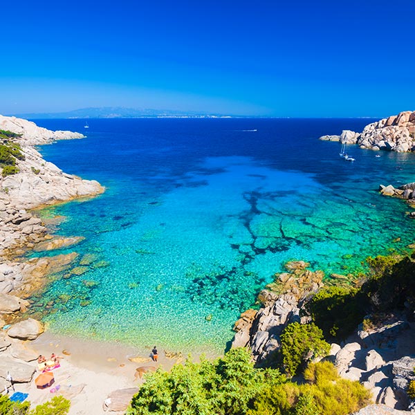 Turkost vatten i Sardinien, Olbia, flyg till Sardinien med Norwegian